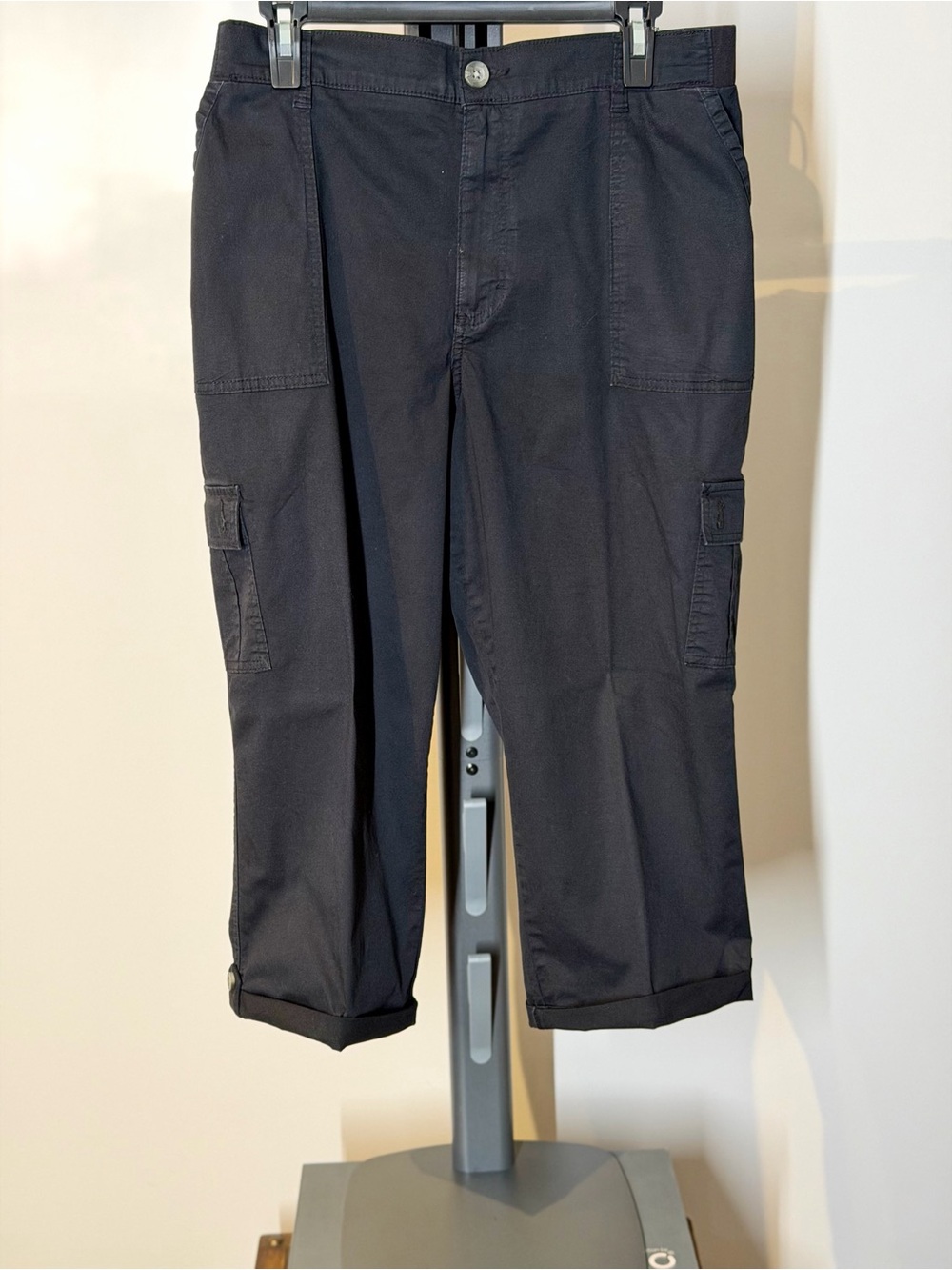 Men's Black Cargo Capri Pants
